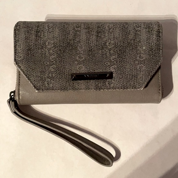 Grey Nine West wristlet - Picture 1 of 6